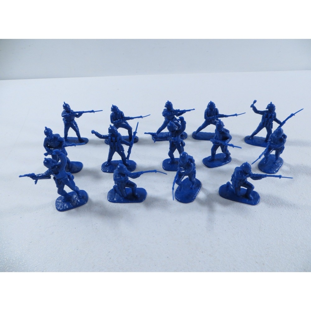 Armies In‎ Plastic WWI German In Pickelhaube Helmets 1:32 Lot of 14 Figures Blue